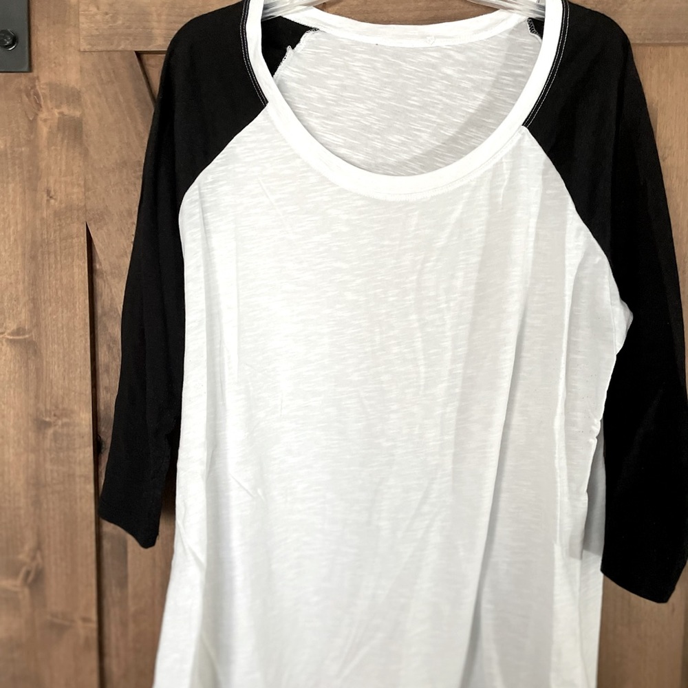 Like NEW! Plus Size Baseball Tee